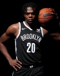 开云体育-美记：篮网放弃夏普资质报价，后者成为完全自由球员