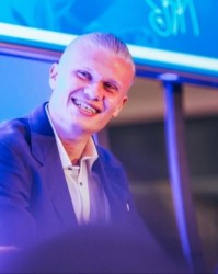 棋牌游戏-哈兰德携手曼城社区公益计划 倡导健康生活新理念