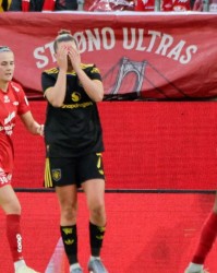 颇为尴尬，欧冠资格赛前曼联女足的部分球鞋在托运中丢失