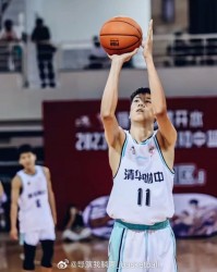 云棋牌游戏-媒体人：清华附中初中主力姚清源加盟辽宁青年队 15岁已长到2米03