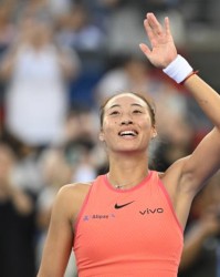 云棋牌游戏-郑钦文家门口送蛋逆转“准克星” 赛后致敬纳达尔