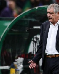 云棋牌游戏-B费：C罗接受采访是个人权利 我和他背后没有故事