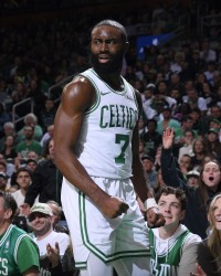 云棋牌游戏-杰伦-布朗：队里有多人是承担不同责任的领袖 我更多是发声鼓劲的